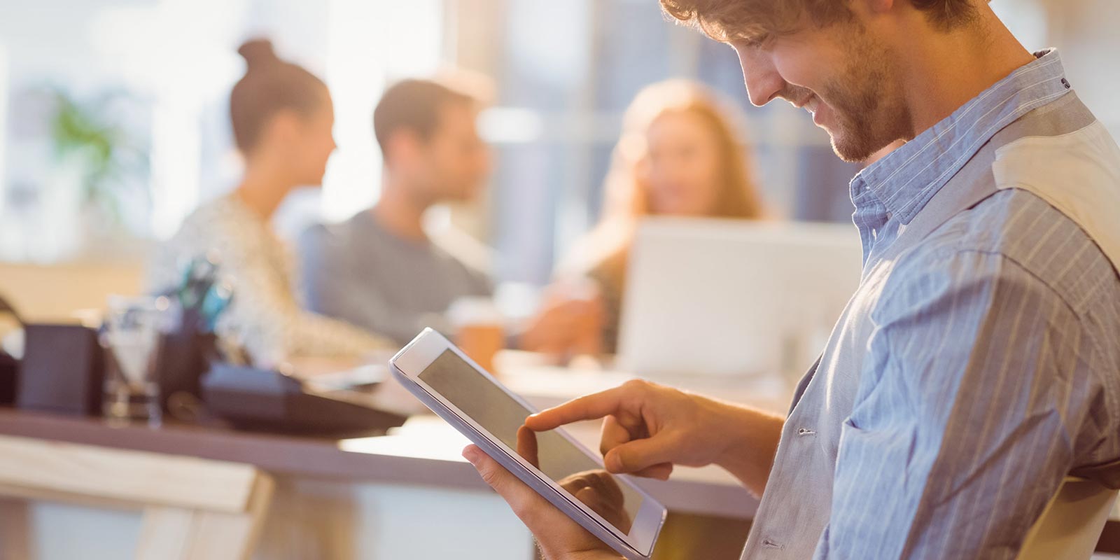 Équipe de courtage travaillant sur la qualité de son expérience client